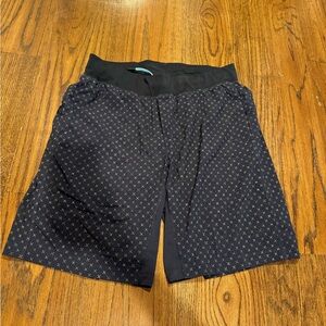 Lululemon size L lined shorts navy with distressed yellow pattern